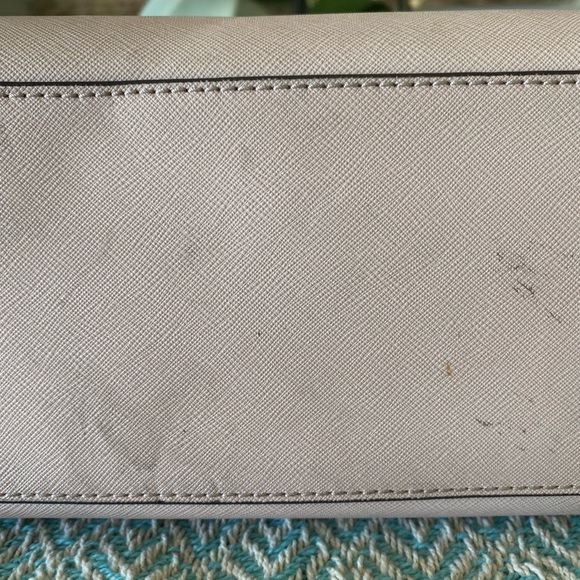 Michael Kors Small Tote (Light Pink) w/Gold Hardware. - Picture 14 of 14